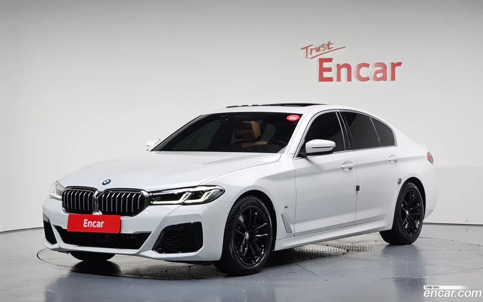 BMW 5 Series 520i M 2022 — фото 1, купить с доставкой в Москву