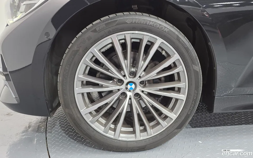 BMW 3 Series 320i 2022 — миниатюра 5
