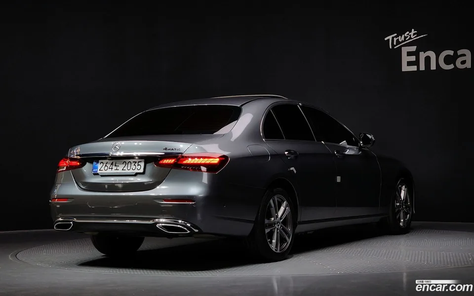 Mercedes-Benz E-Class E350 4MATIC 2022 — миниатюра 2