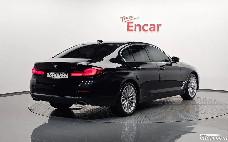 BMW 5 Series 530i 2023 — миниатюра 2