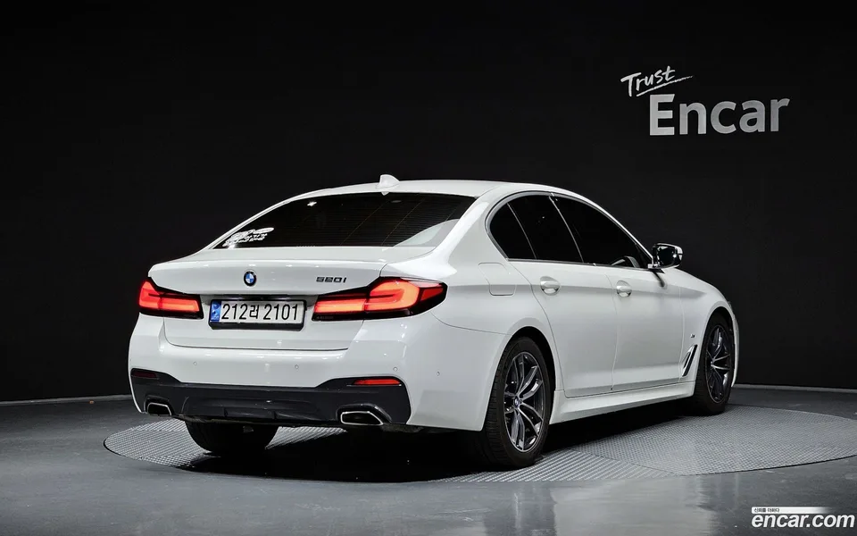 BMW 5 Series 520i M 2022 — миниатюра 2
