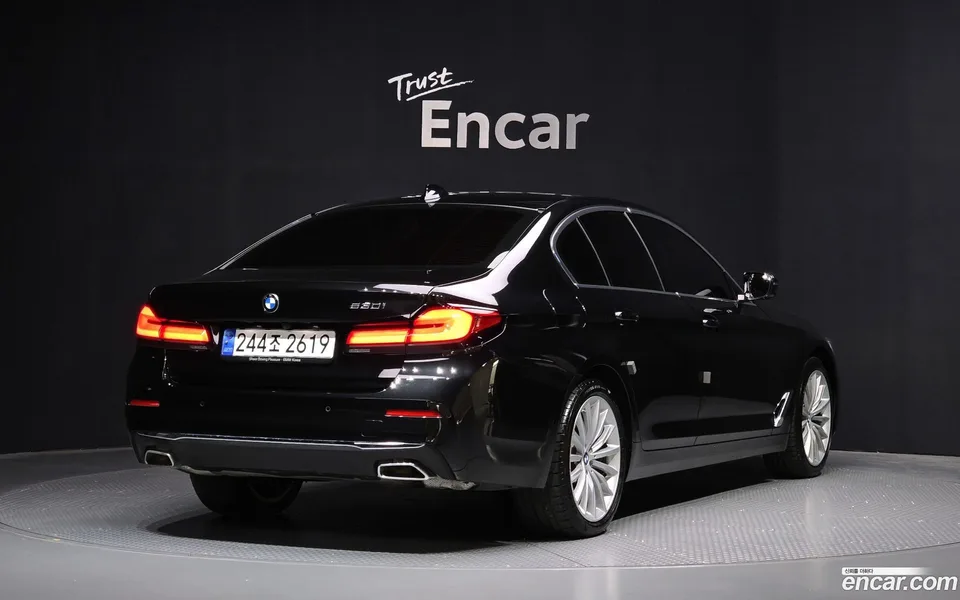 BMW 5 Series 530i 2022 — миниатюра 2