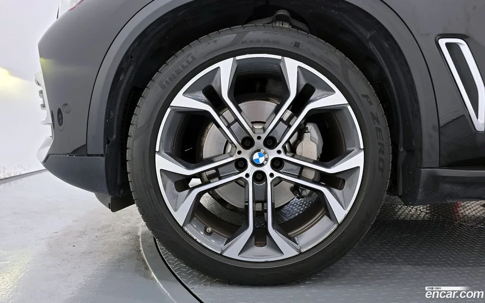BMW X5 xDrive 40i xLine 2022 — миниатюра 5