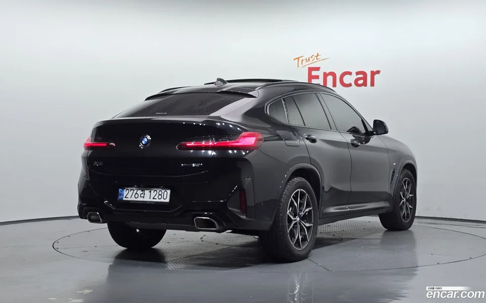 BMW X4 xDrive20i M 2022 — миниатюра 2
