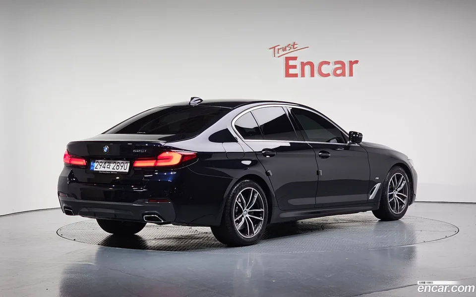BMW 5 Series 520i M 2022 — миниатюра 2