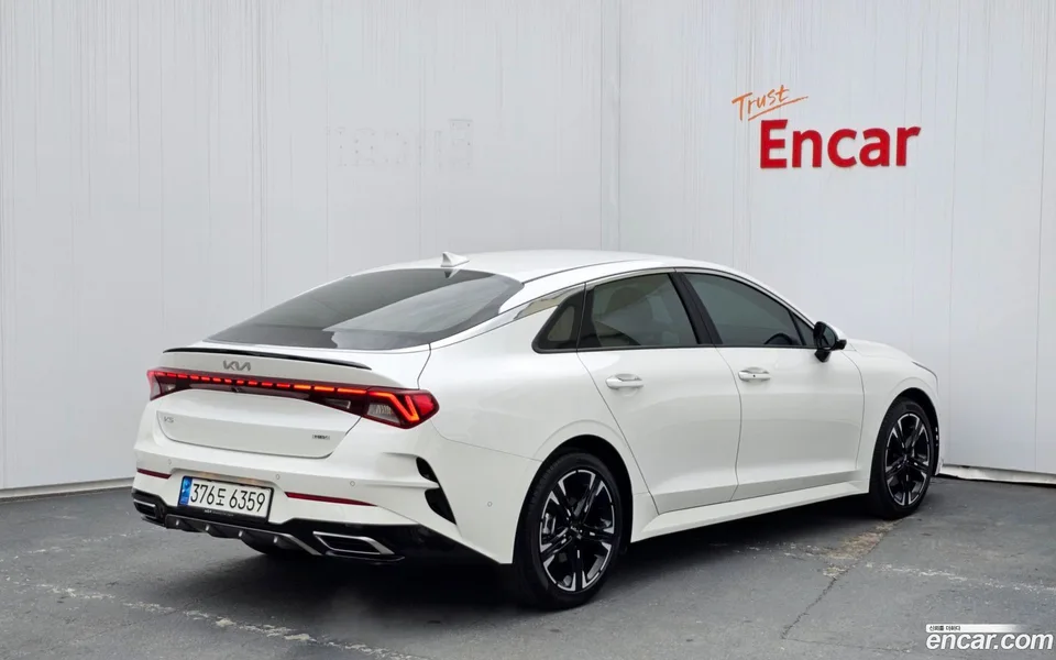 Kia K5 Hybrid 2023 — миниатюра 2