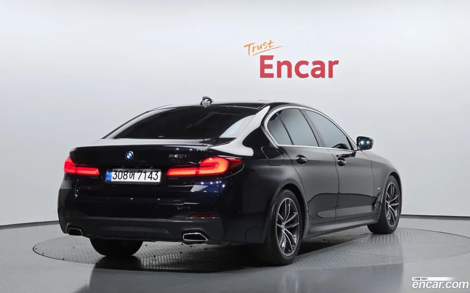 BMW 5 Series 520i M 2022 — миниатюра 2