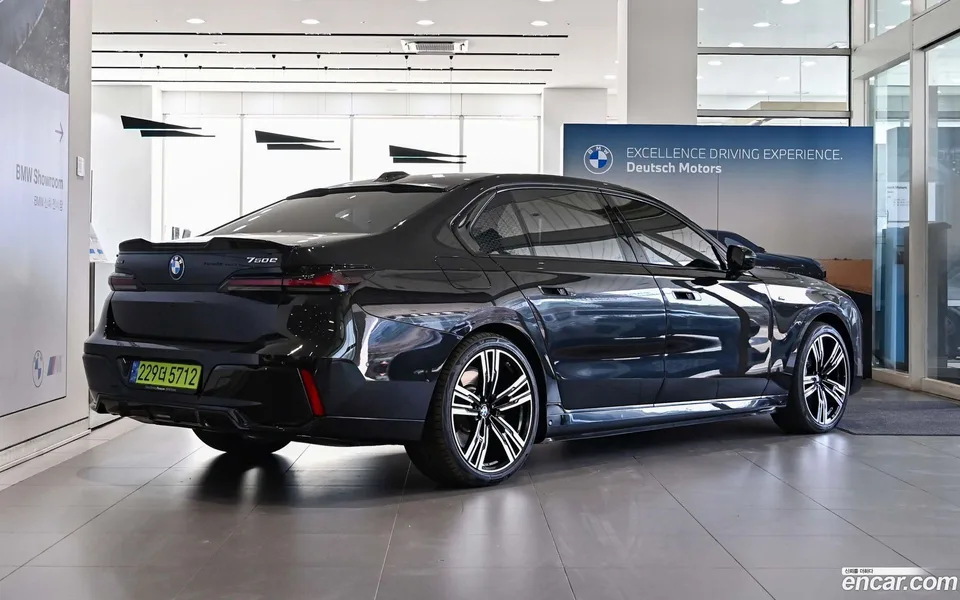 BMW 7 Series 750e xDrive M 2024 — миниатюра 2