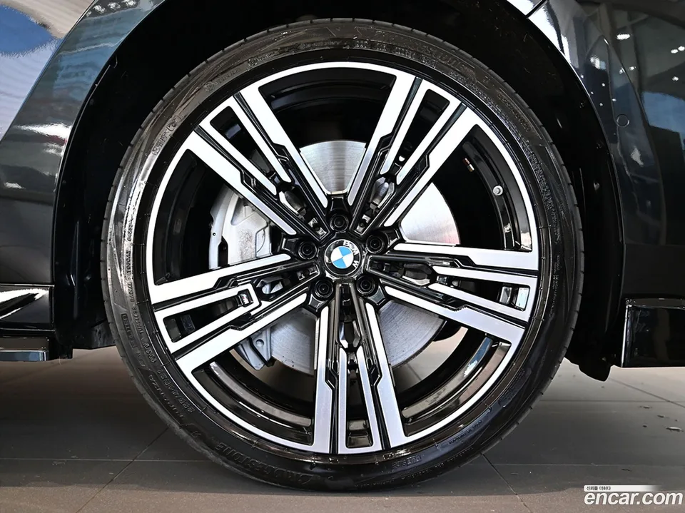 BMW 7 Series 750e xDrive M 2024 — миниатюра 5