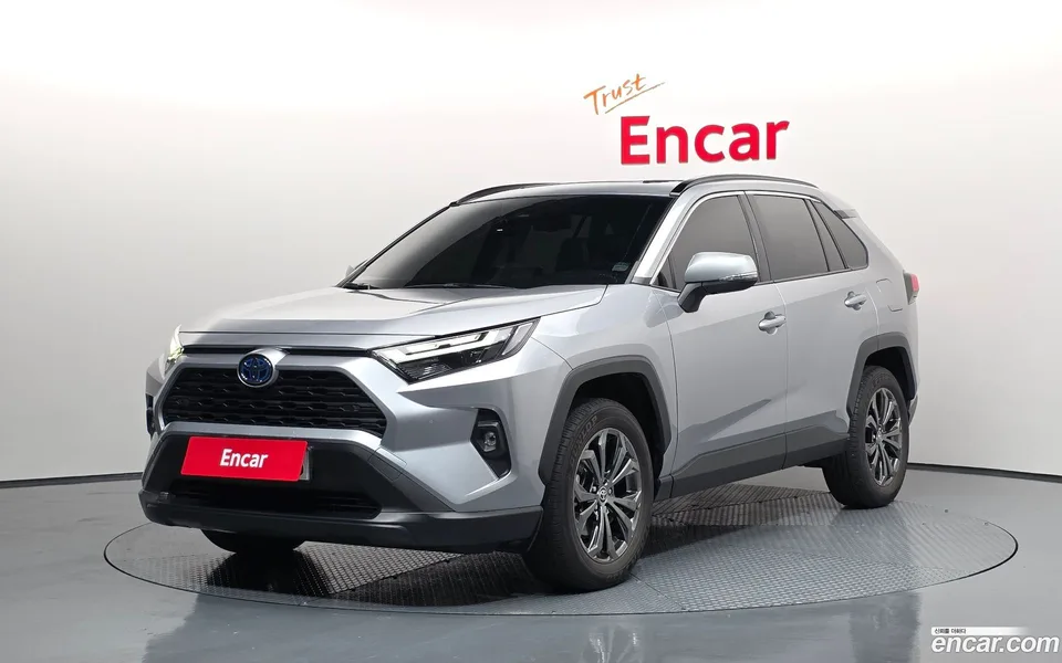 Toyota RAV4 2.5 2WD 2022 — фото 1, купить с доставкой в Москву