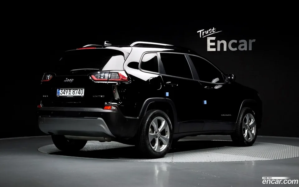 Jeep Cherokee 2.4 AWD 2022 — миниатюра 2