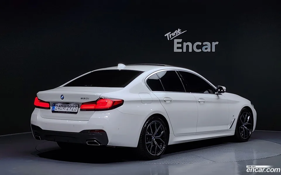 BMW 5 Series 530i M 2022 — миниатюра 2