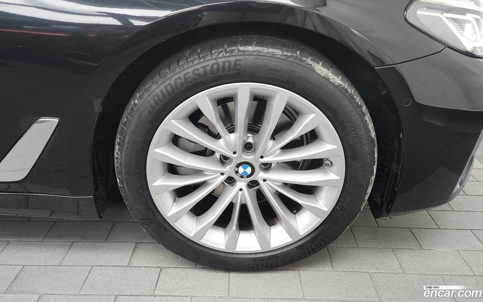 BMW 5 Series 520i 2022 — миниатюра 5