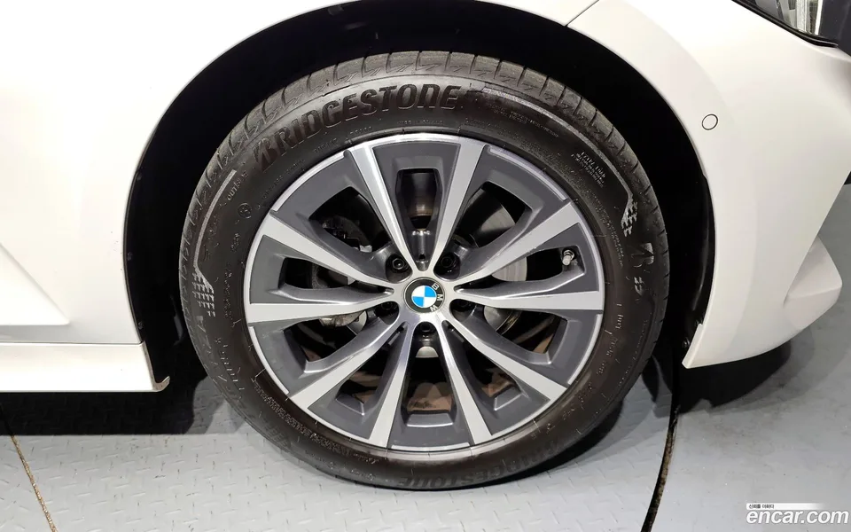 BMW 3 Series 320i 2024 — миниатюра 5