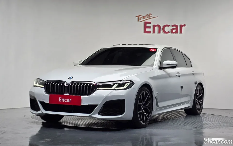 BMW 5 Series 530i M 2022 — фото 1, купить с доставкой в Москву