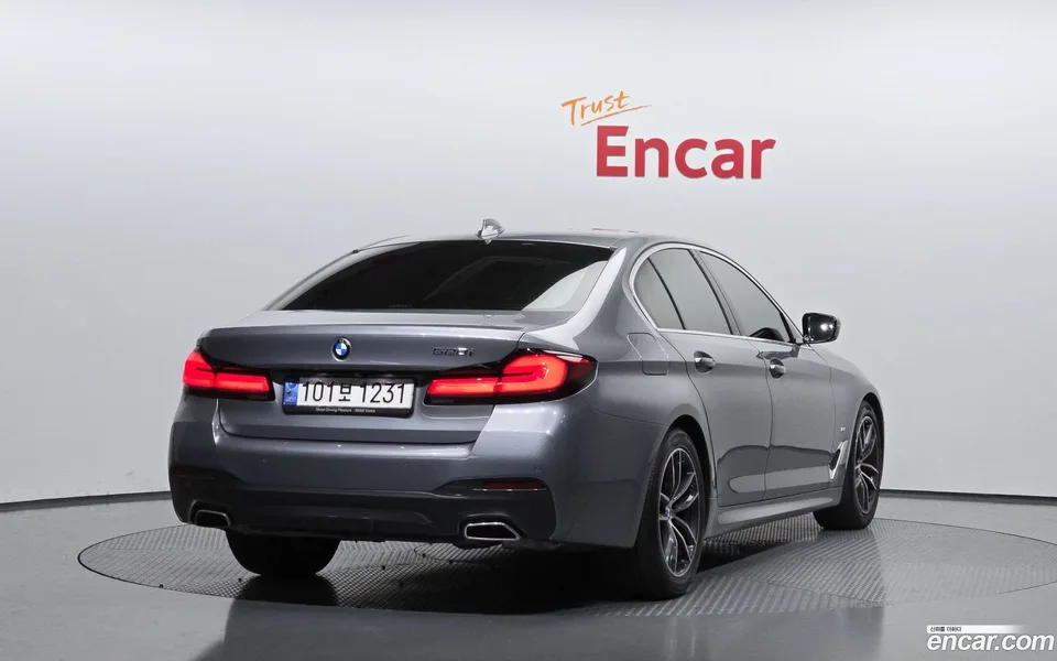 BMW 5 Series 520i M 2023 — миниатюра 2