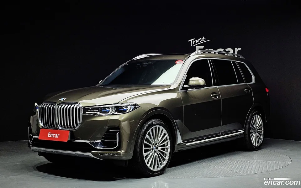 BMW X7 xDrive 40i 7 2022 — фото 1, купить с доставкой в Москву