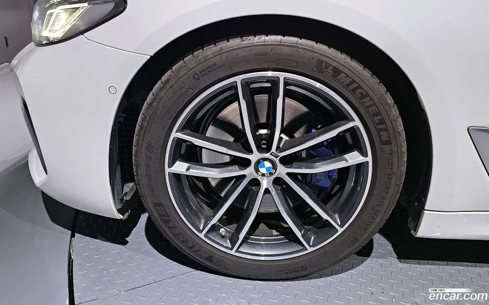 BMW 5 Series 520i M 2022 — миниатюра 5
