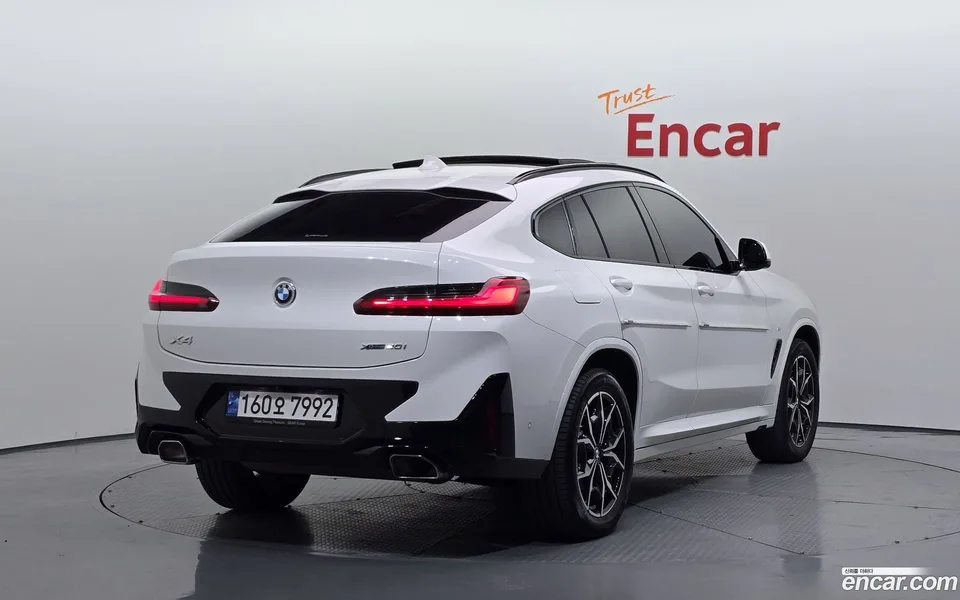 BMW X4 xDrive20i M 2022 — миниатюра 2