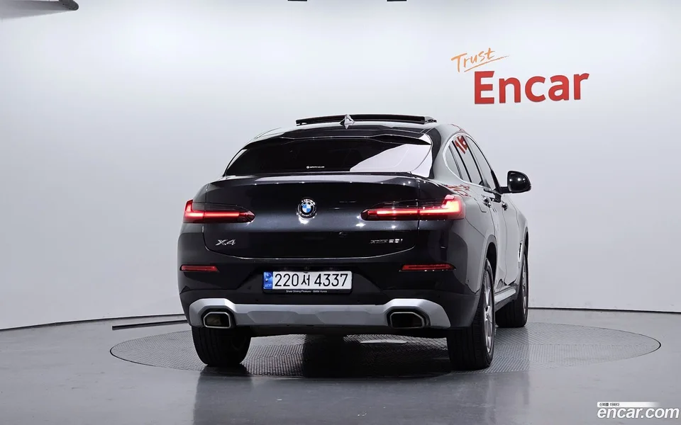 BMW X4 xDrive20i xLine 2023 — миниатюра 4
