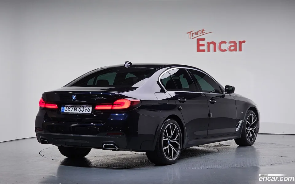 BMW 5 Series 530e M 2022 — миниатюра 2
