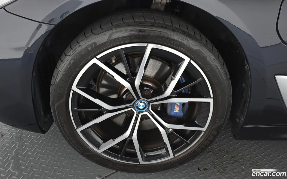 BMW 5 Series 530e M 2022 — миниатюра 5