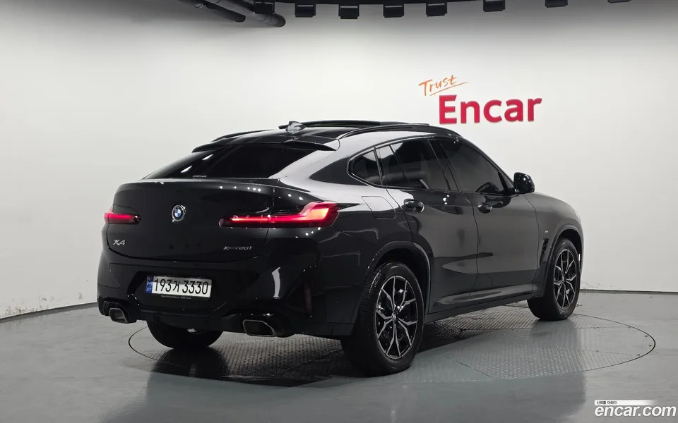 BMW X4 xDrive20i M 2023 — миниатюра 2