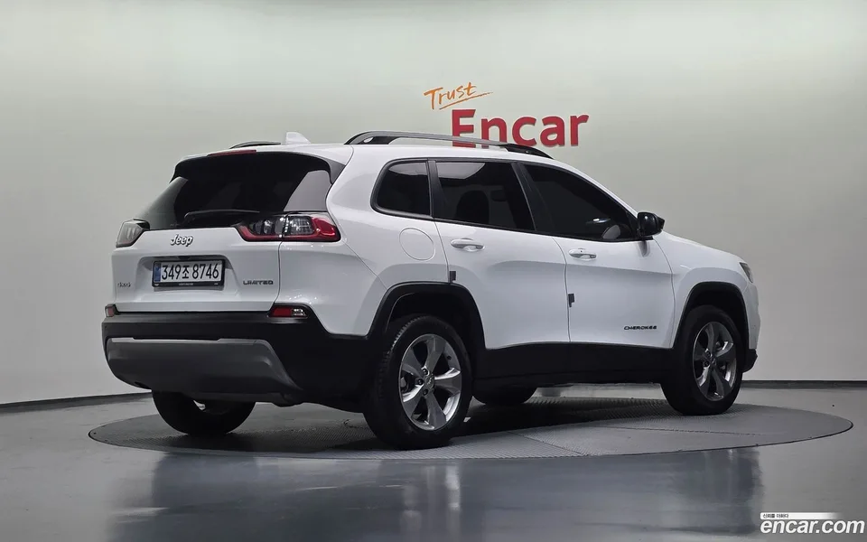 Jeep Cherokee 2.4 AWD 2022 — миниатюра 2