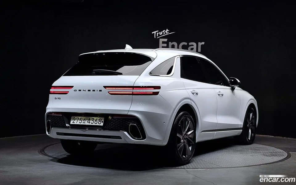 Genesis GV70 2.5T 2WD 2023 — миниатюра 2