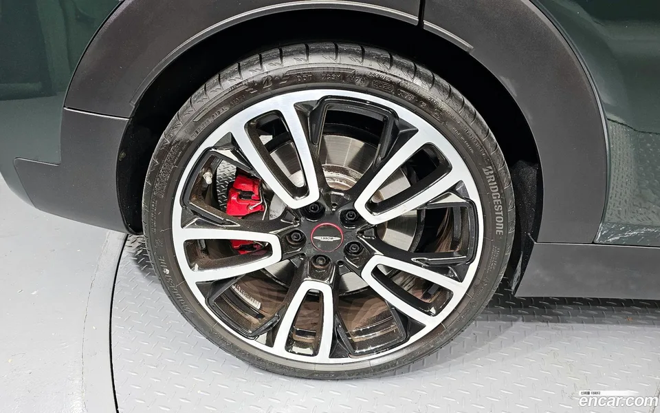 MINI Cooper S Clubman JCW 2023 — миниатюра 5