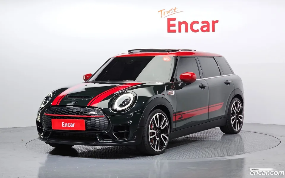 MINI Cooper S Clubman JCW 2023 — фото 1, купить с доставкой в Москву