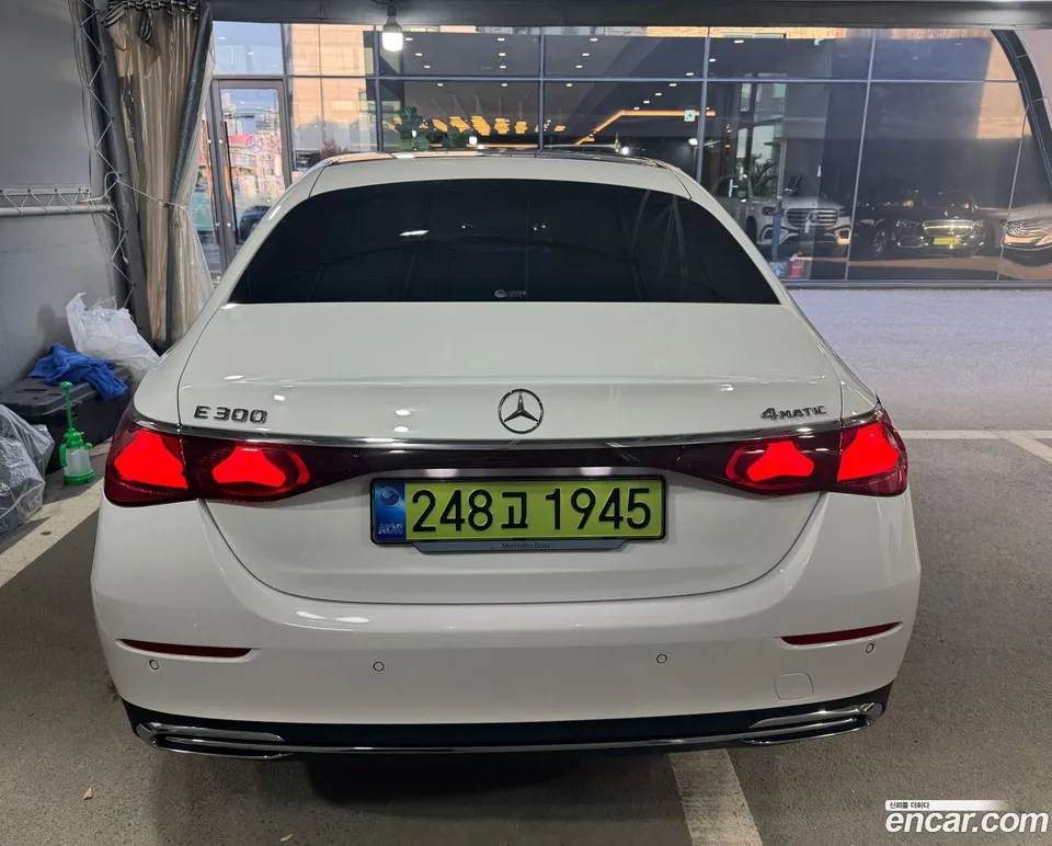 Mercedes-Benz E-Class E300 4MATIC 2025 — миниатюра 2