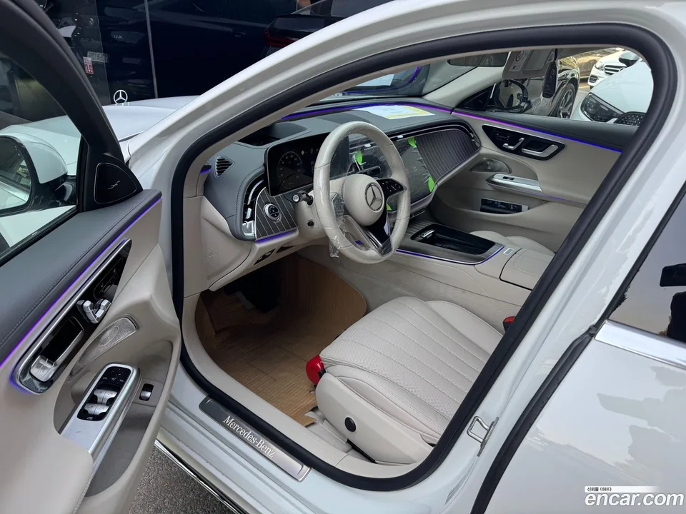 Mercedes-Benz E-Class E300 4MATIC 2025 — миниатюра 4