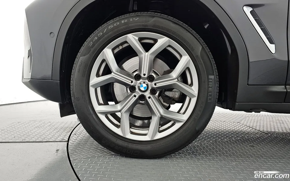 BMW X4 xDrive20i xLine 2023 — миниатюра 5