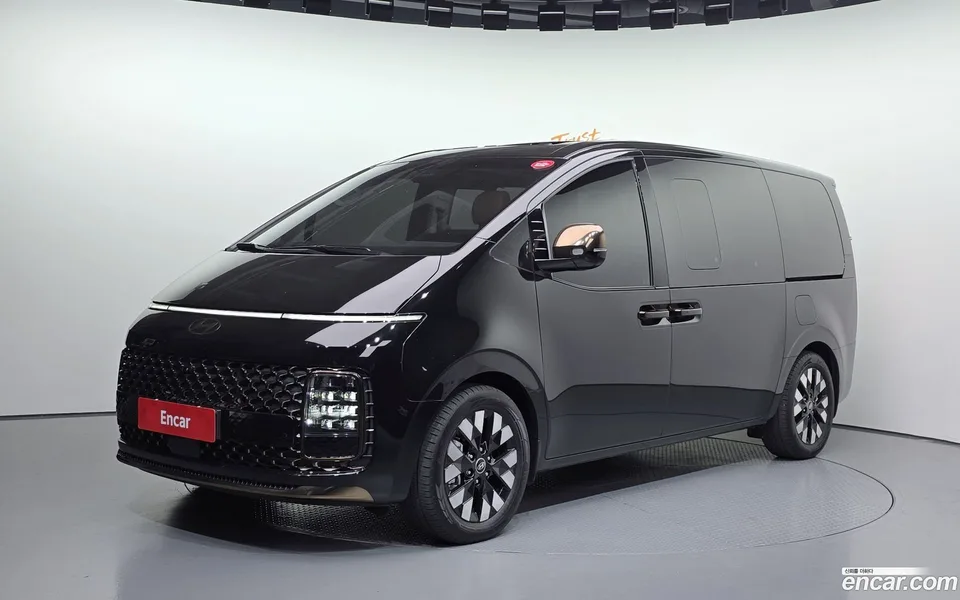 Hyundai Staria 4WD 9 2025 — фото 1, купить с доставкой в Москву
