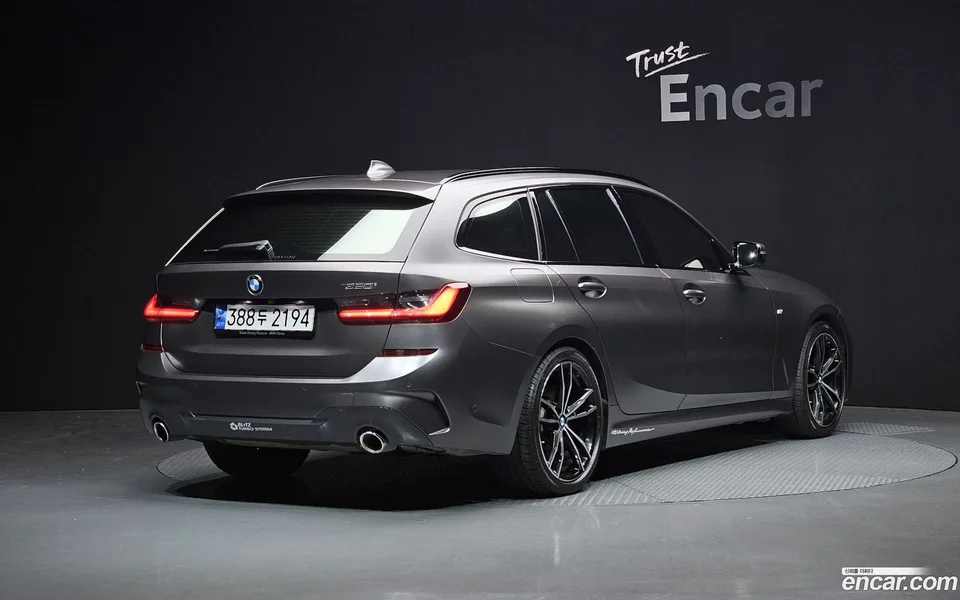 BMW 3 Series 320i M 2022 — миниатюра 2