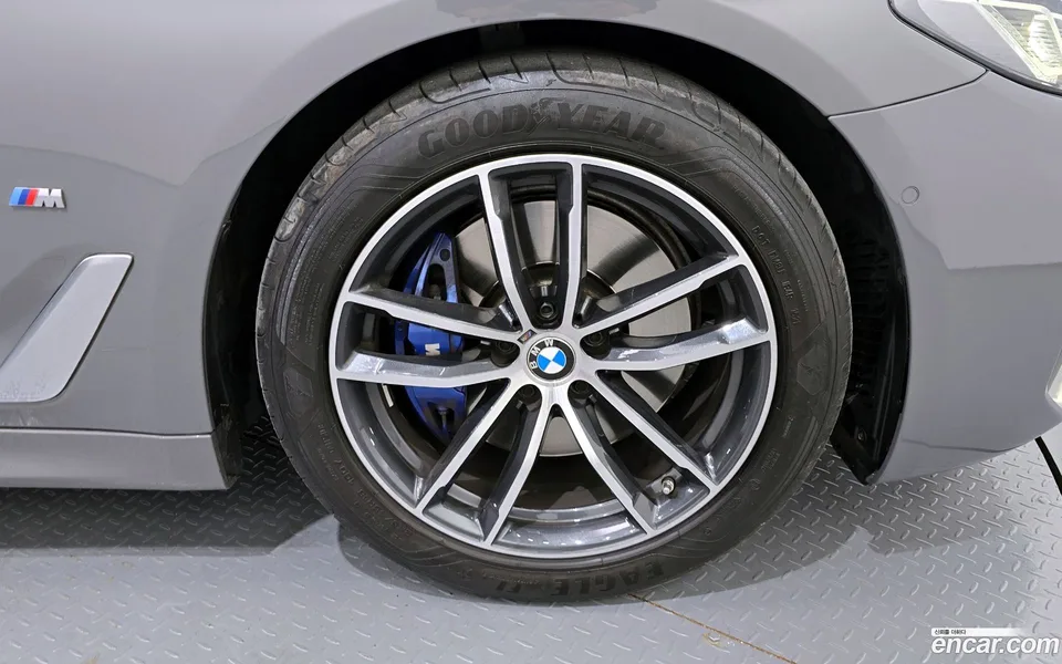 BMW 5 Series 520i M 2022 — миниатюра 5
