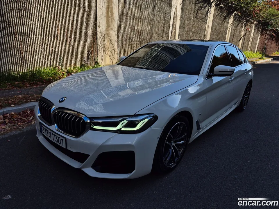 BMW 5 Series 520i M 2022 — миниатюра 2
