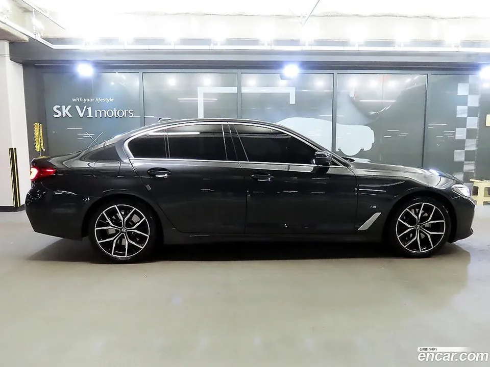 BMW 5 Series 530i xDrive M 2022 — миниатюра 3