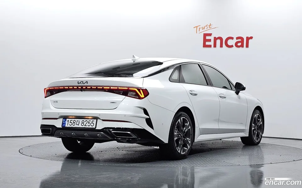 Kia K5 Hybrid 2023 — миниатюра 2