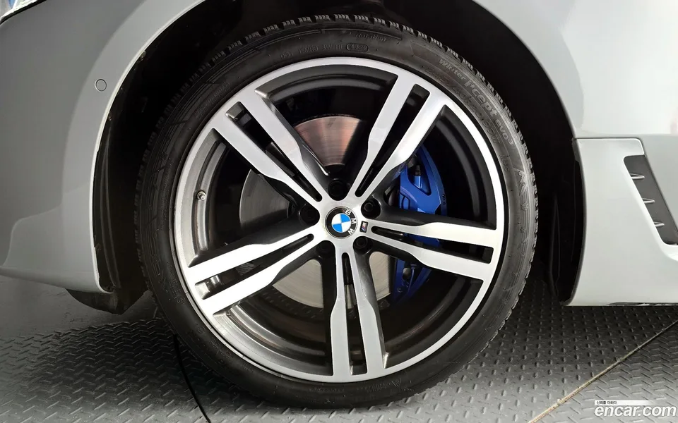 BMW 6 Series GT 630i xDrive M 2022 — миниатюра 5