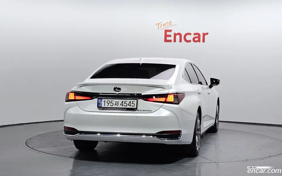 Lexus ES 300h 2024 — миниатюра 4