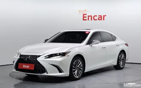 Lexus ES 300h 2024 купить в Москве