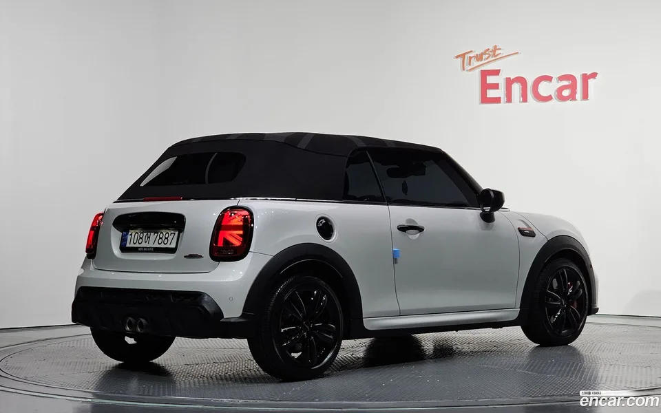MINI Cooper S Convertible JCW 2023 — миниатюра 2