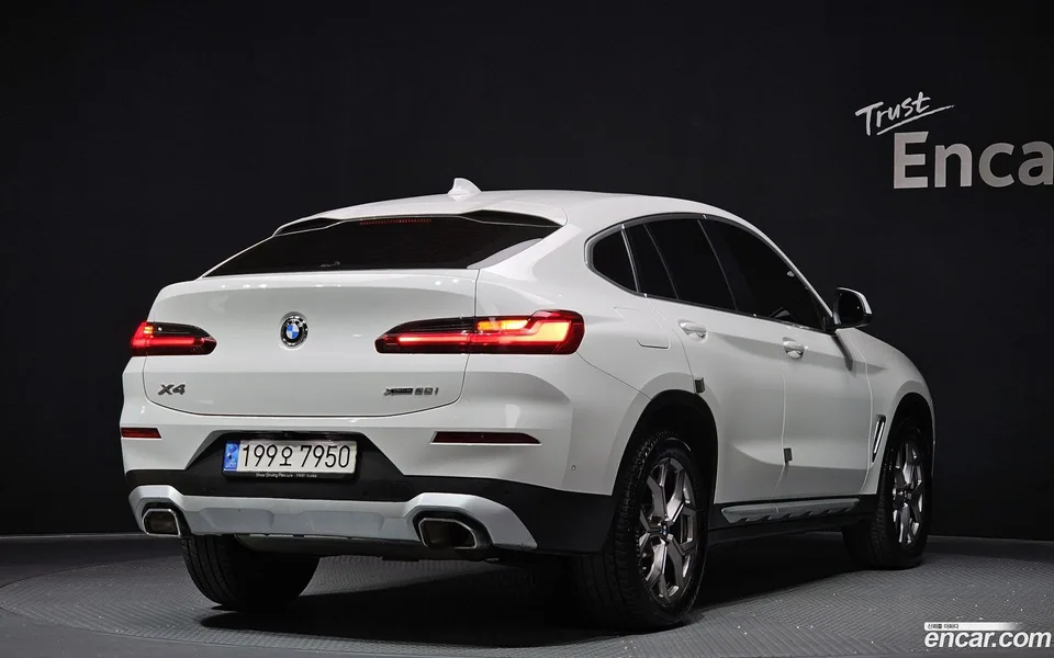 BMW X4 xDrive20i xLine 2023 — миниатюра 2