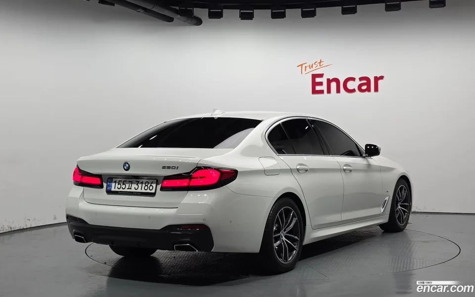 BMW 5 Series 520i M 2022 — миниатюра 2