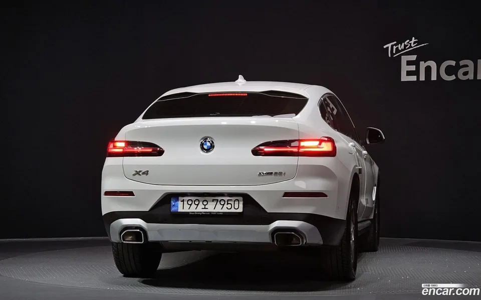 BMW X4 xDrive20i xLine 2023 — миниатюра 4