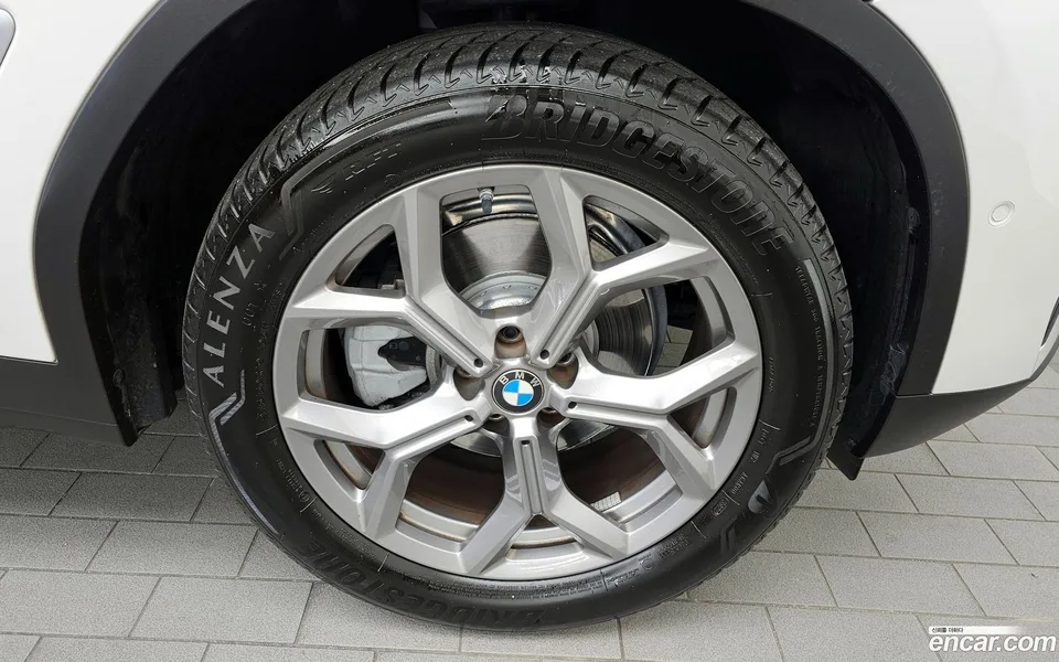 BMW X4 xDrive20i xLine 2023 — миниатюра 5