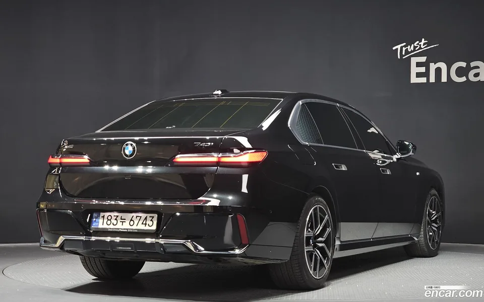 BMW 7 Series 740i xDrive M 2023 — миниатюра 2