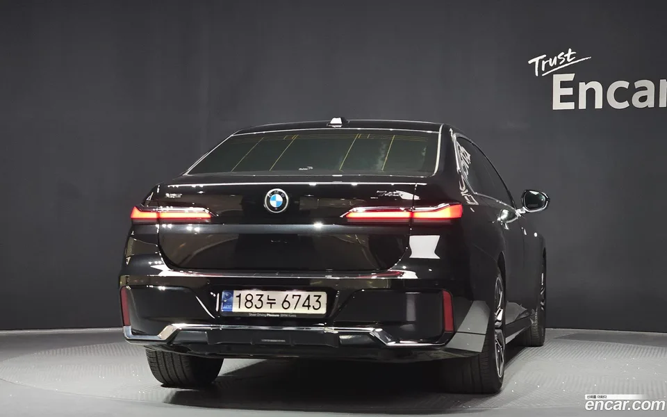 BMW 7 Series 740i xDrive M 2023 — миниатюра 4
